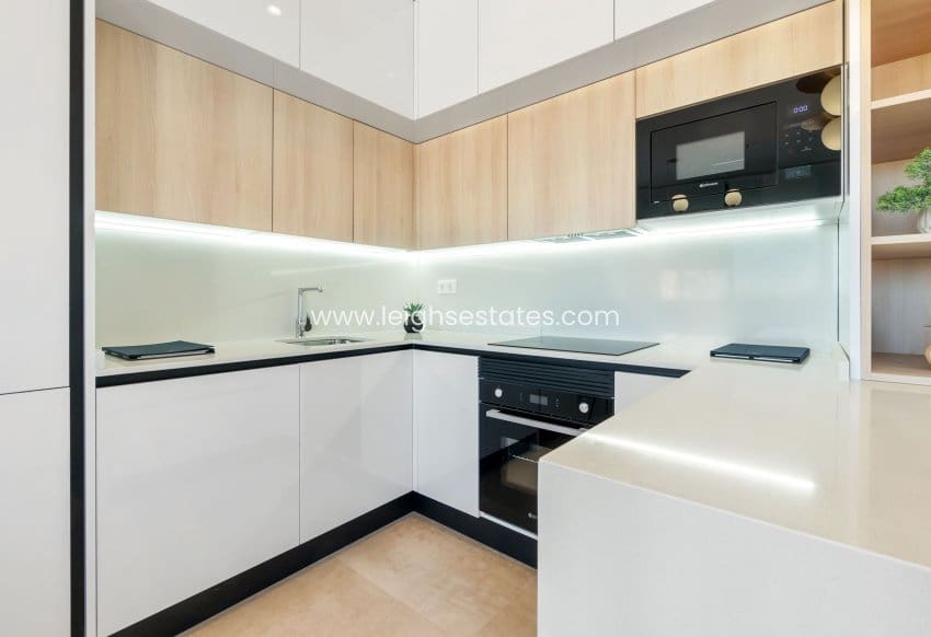 Apartamento de 2 habitaciones en Torrevieja en venta con piscina - 299.900 € (Ref: 9685810)