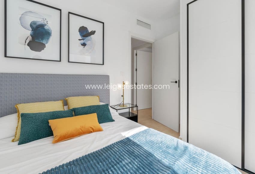 Apartamento de 2 habitaciones en Torrevieja en venta con piscina - 299.900 € (Ref: 9685810)