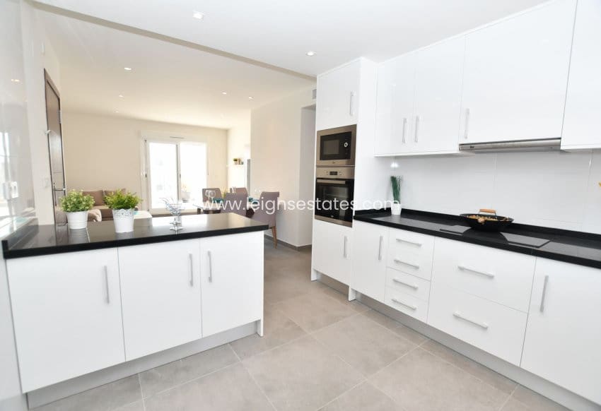 Apartamento de 2 habitaciones en San Miguel de Salinas en venta con piscina - 243.800 € (Ref: 9685811)