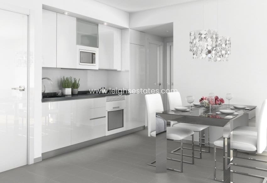 Apartamento de 2 habitaciones en San Miguel de Salinas en venta con piscina - 243.800 € (Ref: 9685811)