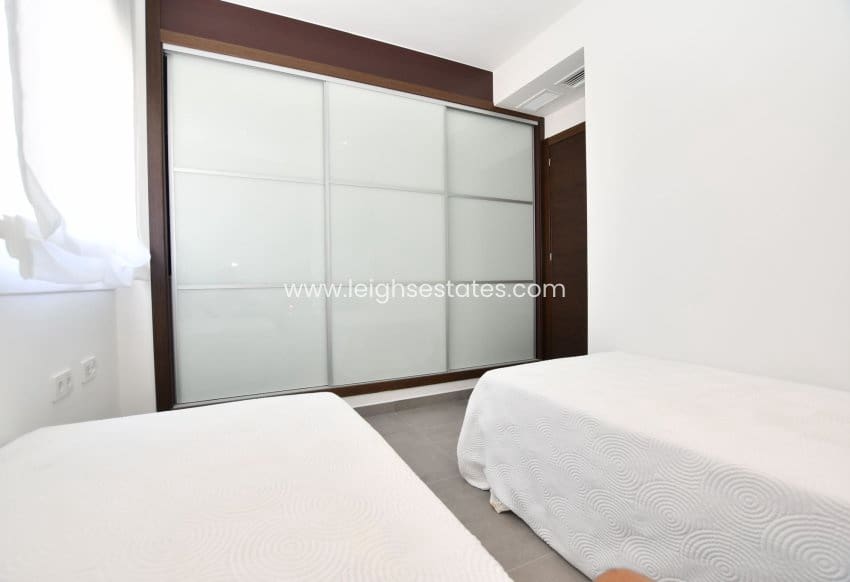 Apartamento de 2 habitaciones en San Miguel de Salinas en venta con piscina - 243.800 € (Ref: 9685811)