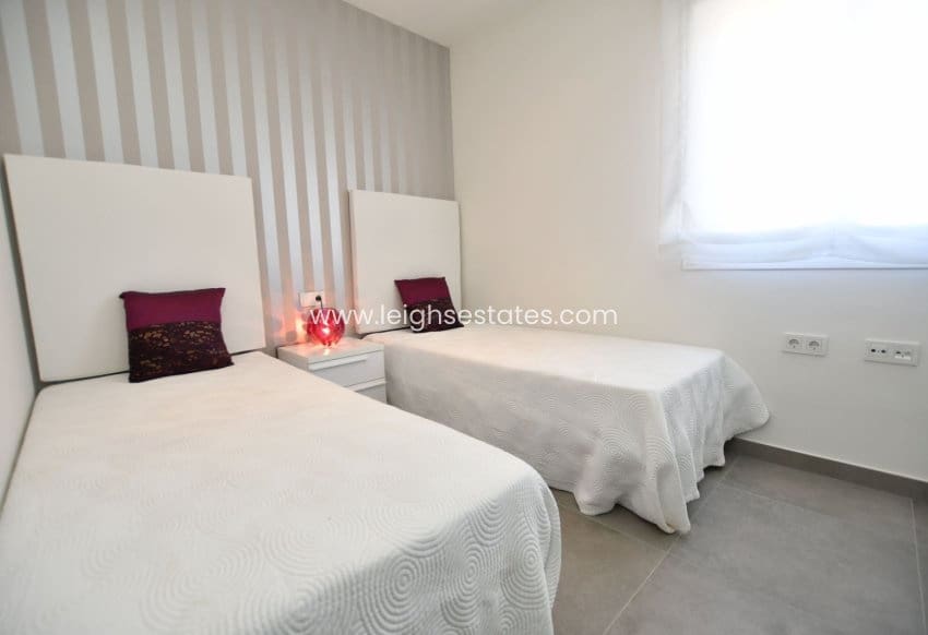 Apartamento de 2 habitaciones en San Miguel de Salinas en venta con piscina - 243.800 € (Ref: 9685811)