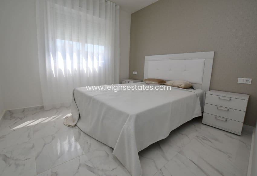 Apartamento de 2 habitaciones en San Miguel de Salinas en venta con piscina - 243.800 € (Ref: 9685811)