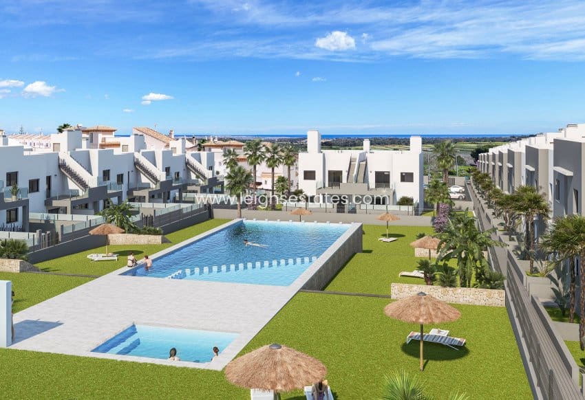 Apartamento de 2 habitaciones en San Miguel de Salinas en venta con piscina - 243.800 € (Ref: 9685811)