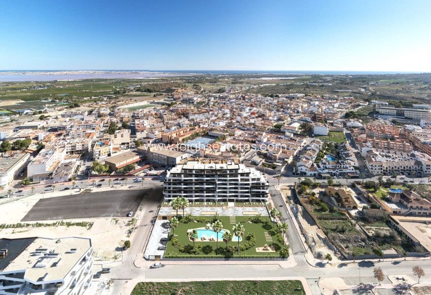 Apartamento de 2 habitaciones en San Miguel de Salinas en venta con piscina - 230.000 € (Ref: 9685832)