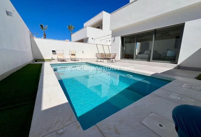 3 slaapkamer Huis te koop in Villamartin, Orihuela - € 499.900 (Ref: 9685833)