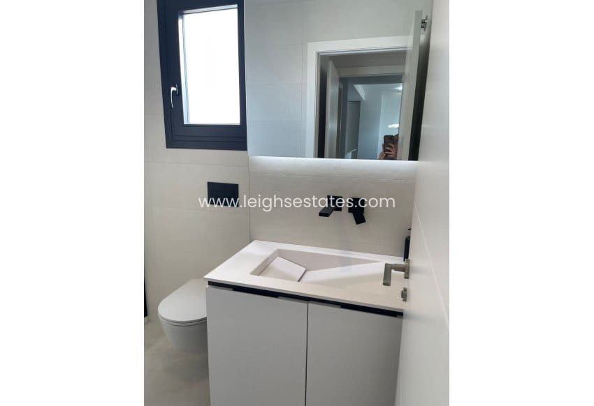 Apartamento de 3 habitaciones en Pilar de la Horadada en venta con piscina garaje - 449.000 € (Ref: 9685839)
