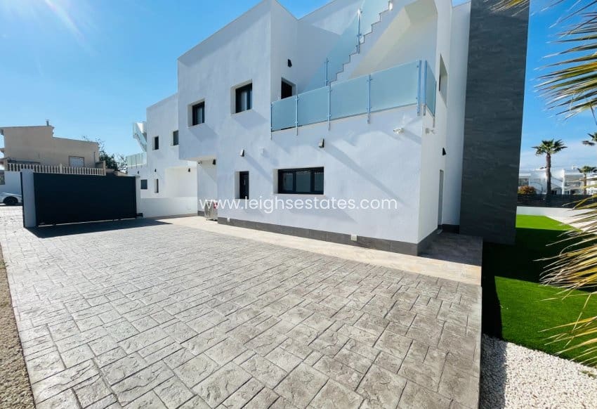 5 bedroom Townhouse for sale in Torrevieja - € 1,200,000 (Ref: 9685844)