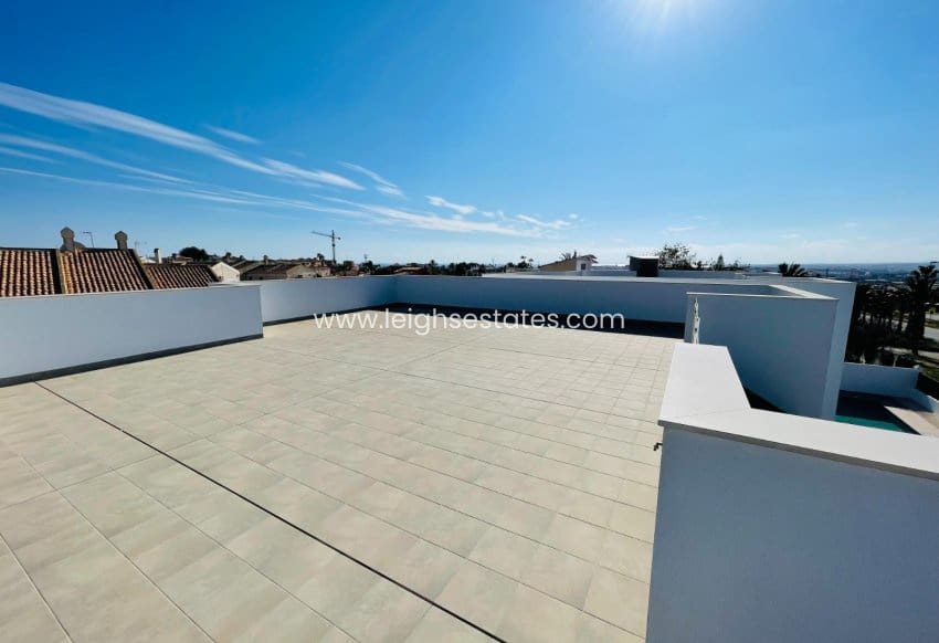5 bedroom Townhouse for sale in Torrevieja - € 1,200,000 (Ref: 9685844)