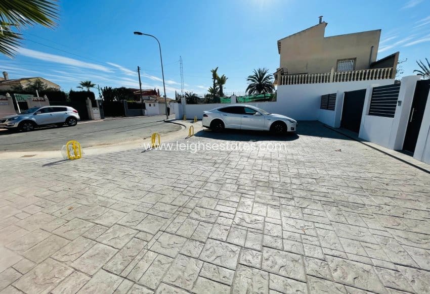5 bedroom Townhouse for sale in Torrevieja - € 1,200,000 (Ref: 9685844)