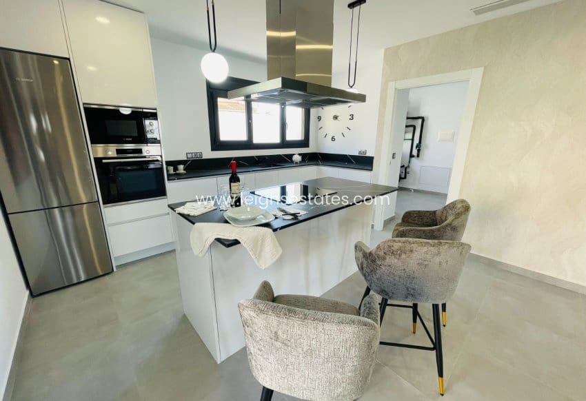 5 bedroom Townhouse for sale in Torrevieja - € 1,200,000 (Ref: 9685844)