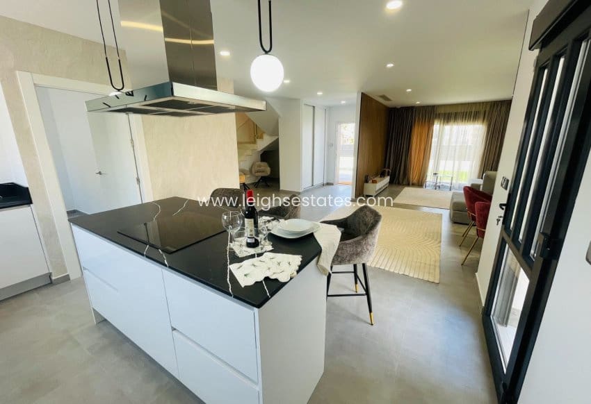 5 bedroom Townhouse for sale in Torrevieja - € 1,200,000 (Ref: 9685844)