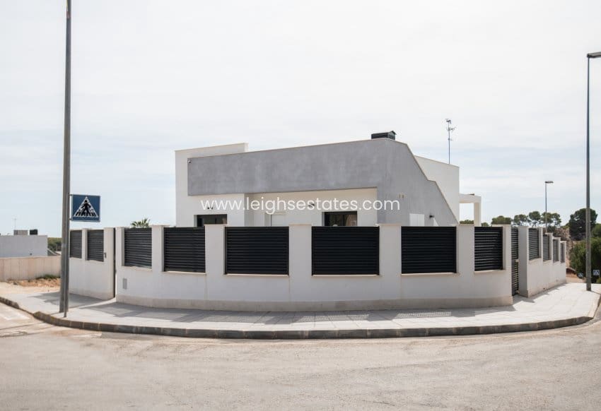 2 makuuhuone Omakotitalo myytävänä paikassa Pinar de Campoverde - 422 500 € (Ref: 9685847)