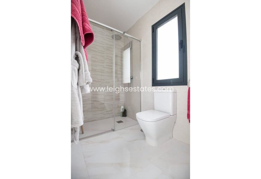 2 makuuhuone Omakotitalo myytävänä paikassa Pinar de Campoverde - 422 500 € (Ref: 9685847)