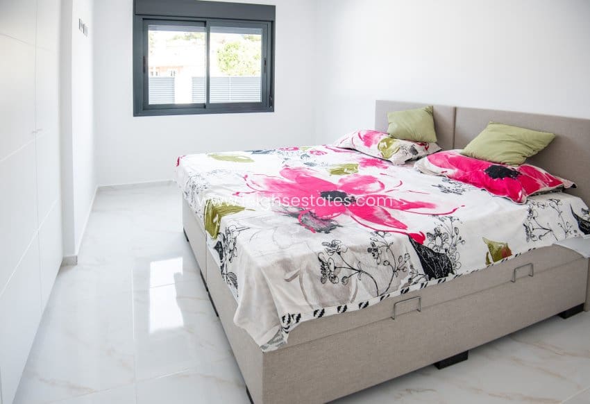 2 makuuhuone Omakotitalo myytävänä paikassa Pinar de Campoverde - 422 500 € (Ref: 9685847)