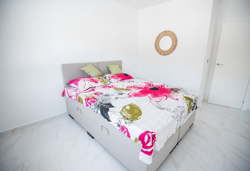 2 makuuhuone Omakotitalo myytävänä paikassa Pinar de Campoverde - 422 500 € (Ref: 9685847)