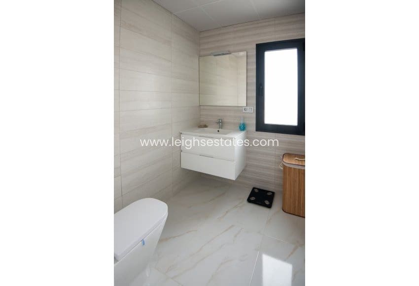 2 makuuhuone Omakotitalo myytävänä paikassa Pinar de Campoverde - 422 500 € (Ref: 9685847)