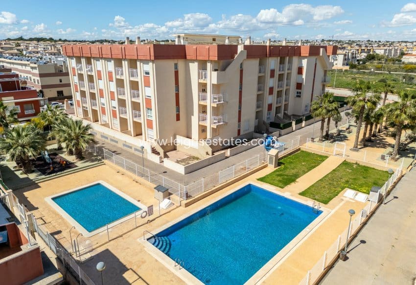 Apartamento de 2 habitaciones en Orihuela Costa en venta con piscina - 187.500 € (Ref: 9685852)