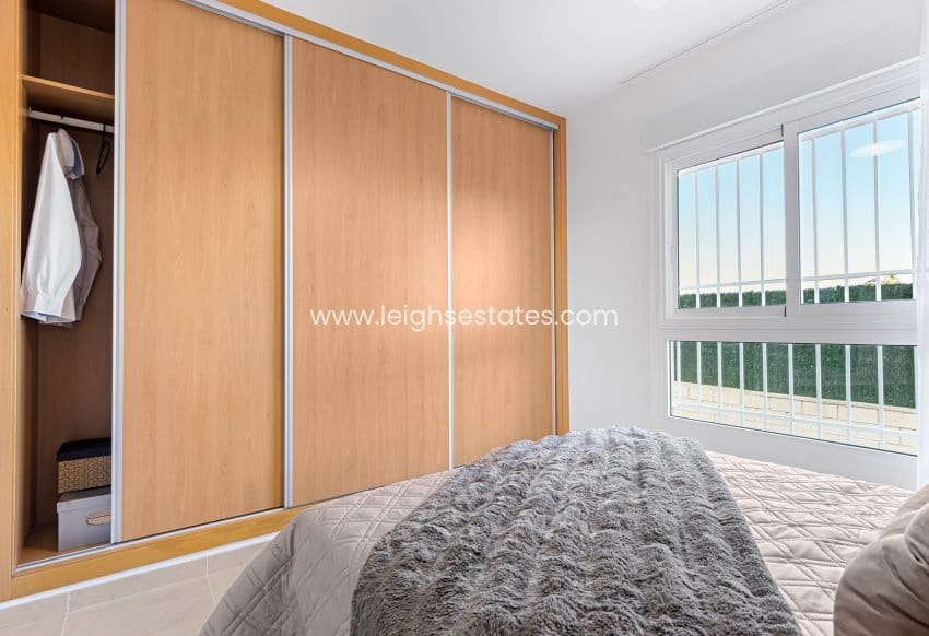 1 bedroom Apartment for sale in Orihuela Costa with pool - € 147,500 (Ref: 9685853)