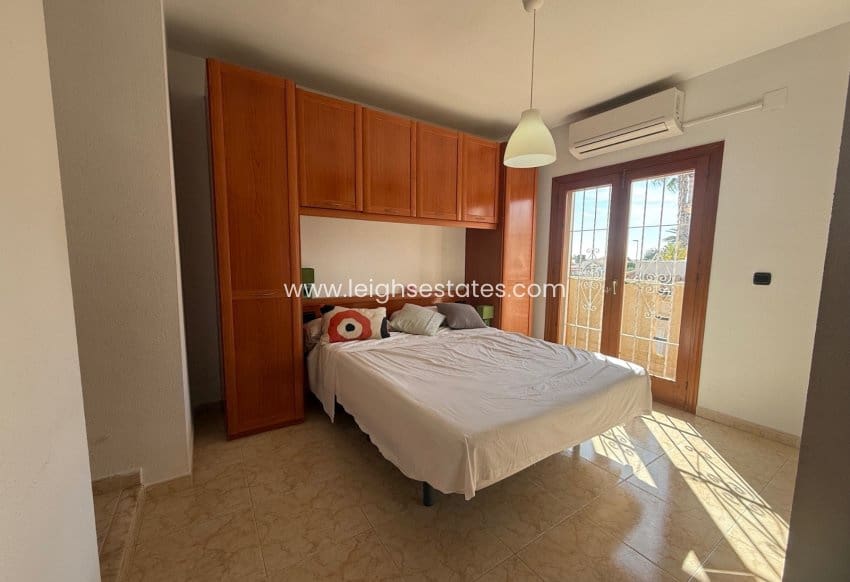 3 quarto Casa em Banda para venda em Playa Flamenca com piscina - 239 000 € (Ref: 9688743)