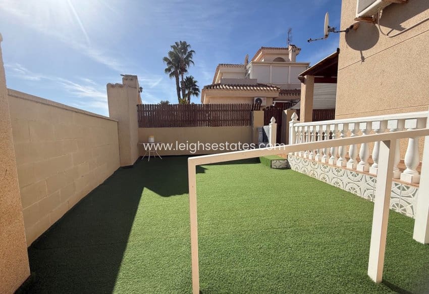 3 quarto Casa em Banda para venda em Playa Flamenca com piscina - 239 000 € (Ref: 9688743)