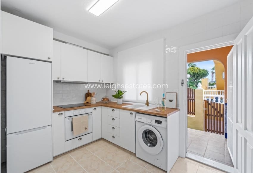 Casa de 2 habitaciones en Playa Flamenca en venta con piscina - 205.000 € (Ref: 9700278)