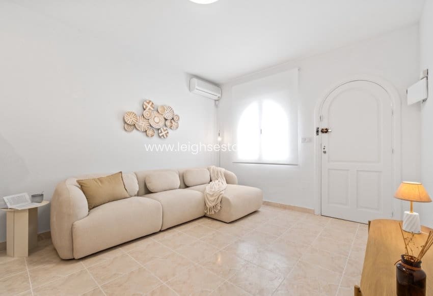 Casa de 2 habitaciones en Playa Flamenca en venta con piscina - 205.000 € (Ref: 9700278)