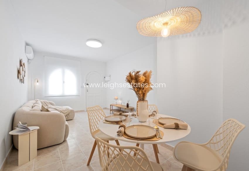 Casa de 2 habitaciones en Playa Flamenca en venta con piscina - 205.000 € (Ref: 9700278)