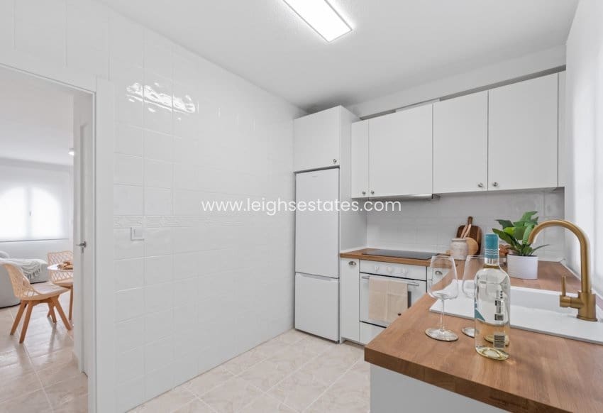 Casa de 2 habitaciones en Playa Flamenca en venta con piscina - 205.000 € (Ref: 9700278)