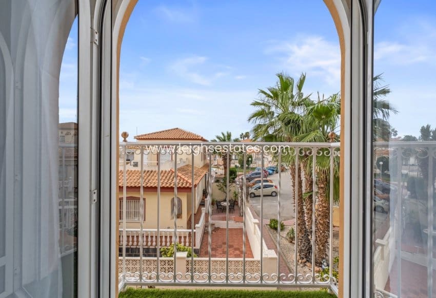 Casa de 2 habitaciones en Playa Flamenca en venta con piscina - 205.000 € (Ref: 9700278)