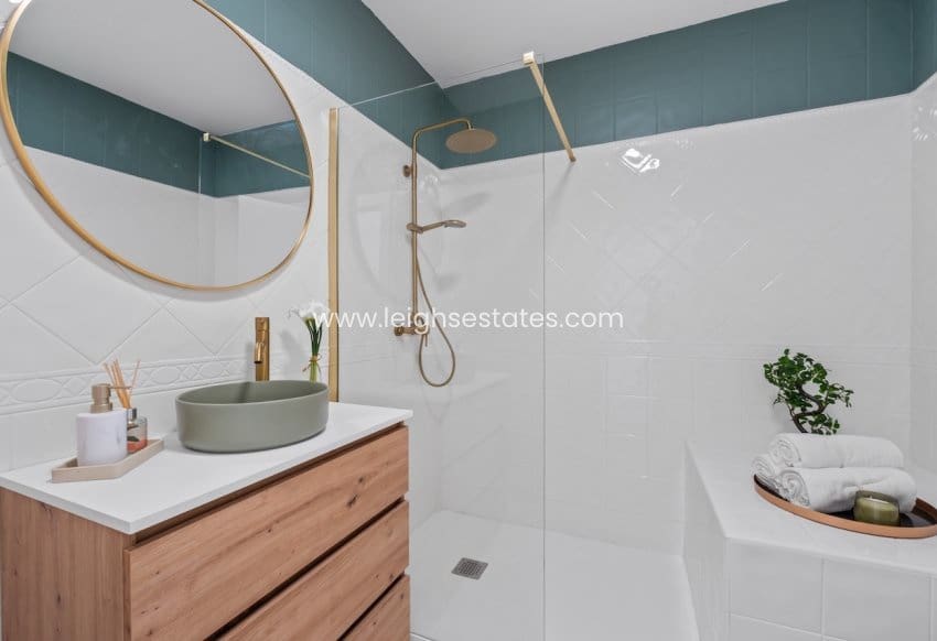 Casa de 2 habitaciones en Playa Flamenca en venta con piscina - 205.000 € (Ref: 9700278)