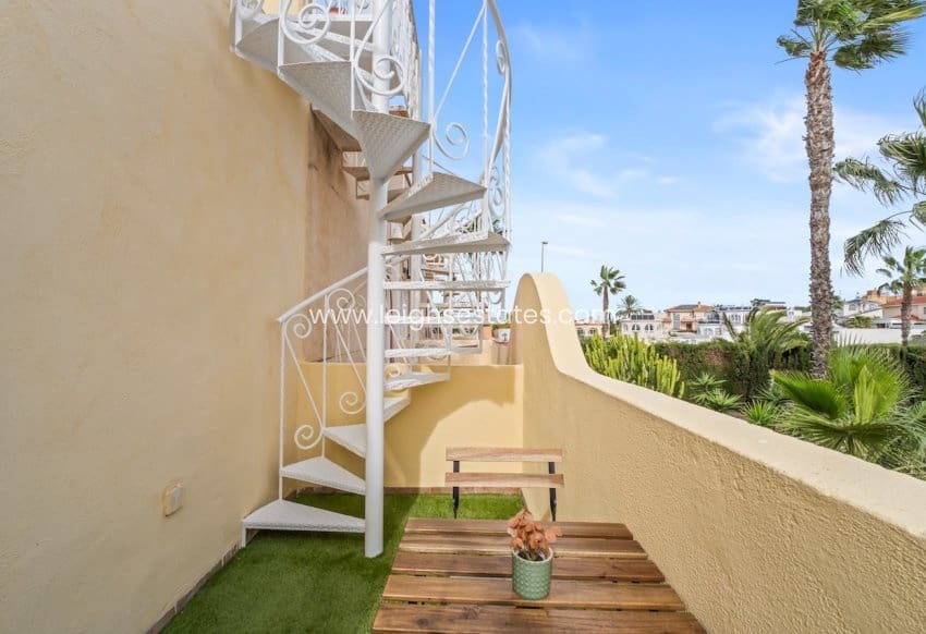 Casa de 2 habitaciones en Playa Flamenca en venta con piscina - 205.000 € (Ref: 9700278)