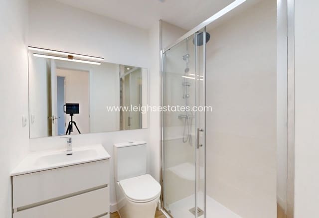 Apartamento de 2 habitaciones en Villamartin, Orihuela en venta - 225.000 € (Ref: 9714391)