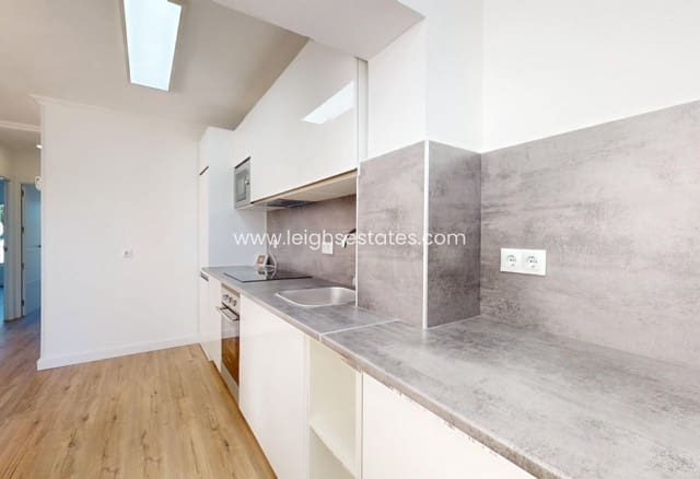 Apartamento de 2 habitaciones en Villamartin, Orihuela en venta - 225.000 € (Ref: 9714391)