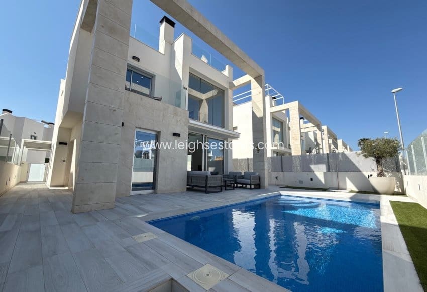 4 camera da letto Villa in vendita in Orihuela Costa con piscina garage - 649.000 € (Rif: 9720962)