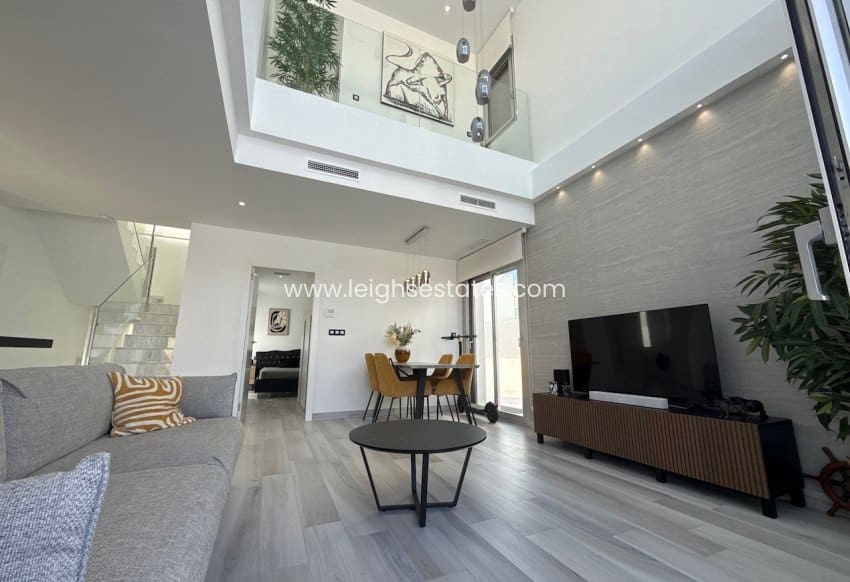 4 camera da letto Villa in vendita in Orihuela Costa con piscina garage - 649.000 € (Rif: 9720962)