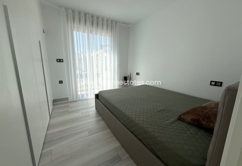 4 camera da letto Villa in vendita in Orihuela Costa con piscina garage - 649.000 € (Rif: 9720962)