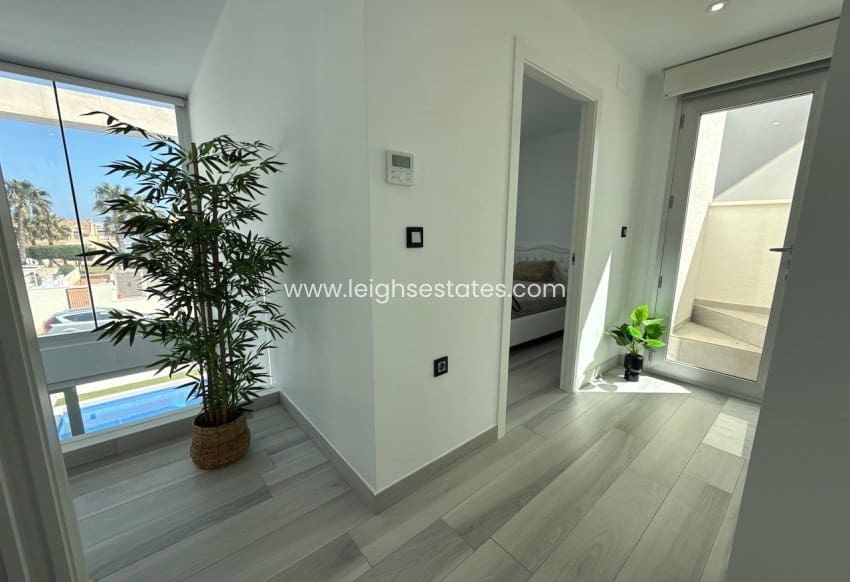 4 camera da letto Villa in vendita in Orihuela Costa con piscina garage - 649.000 € (Rif: 9720962)