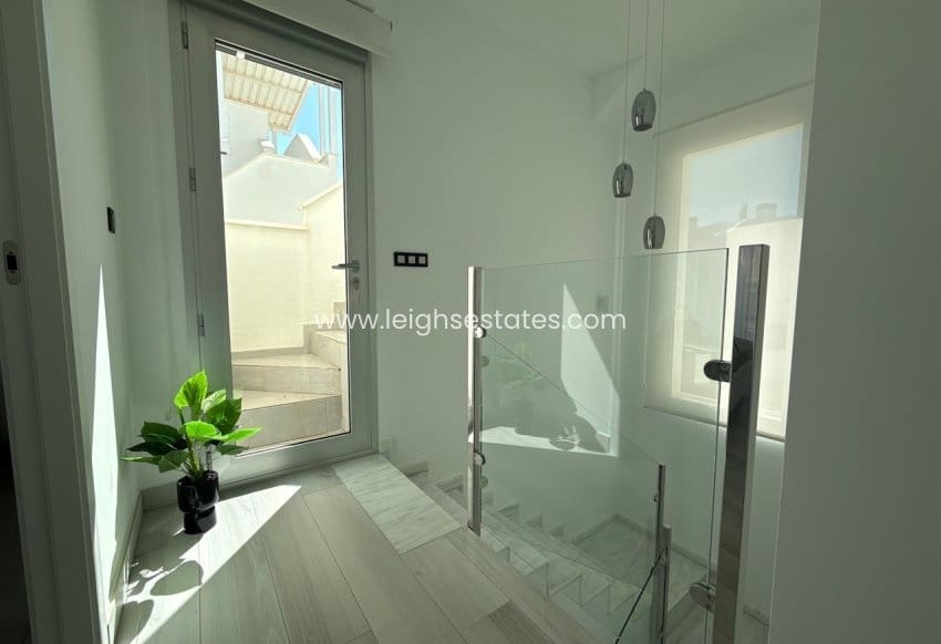4 camera da letto Villa in vendita in Orihuela Costa con piscina garage - 649.000 € (Rif: 9720962)