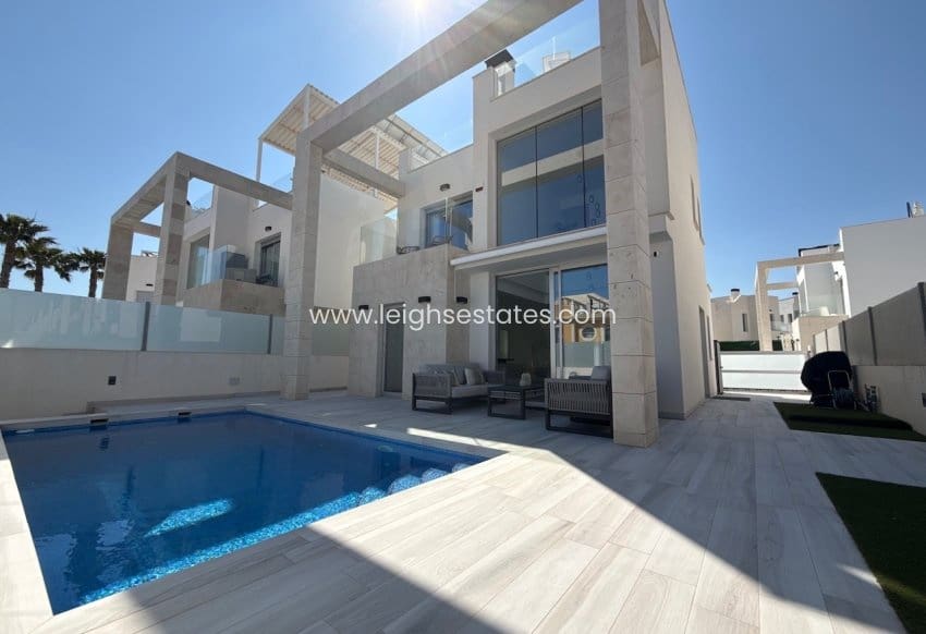 4 camera da letto Villa in vendita in Orihuela Costa con piscina garage - 649.000 € (Rif: 9720962)