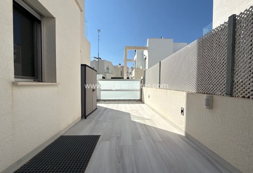 4 camera da letto Villa in vendita in Orihuela Costa con piscina garage - 649.000 € (Rif: 9720962)