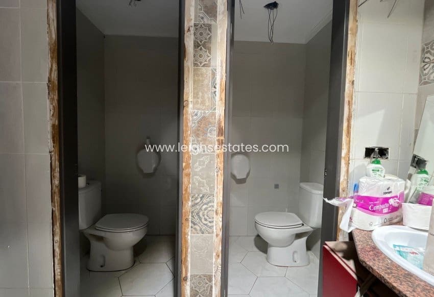 Comercial para venda em Torrevieja - 275 000 € (Ref: 9726257)