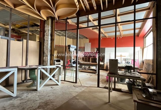 Comercial para venda em Torrevieja - 275 000 € (Ref: 9726257)