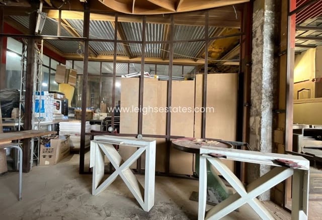 Comercial para venda em Torrevieja - 275 000 € (Ref: 9726257)