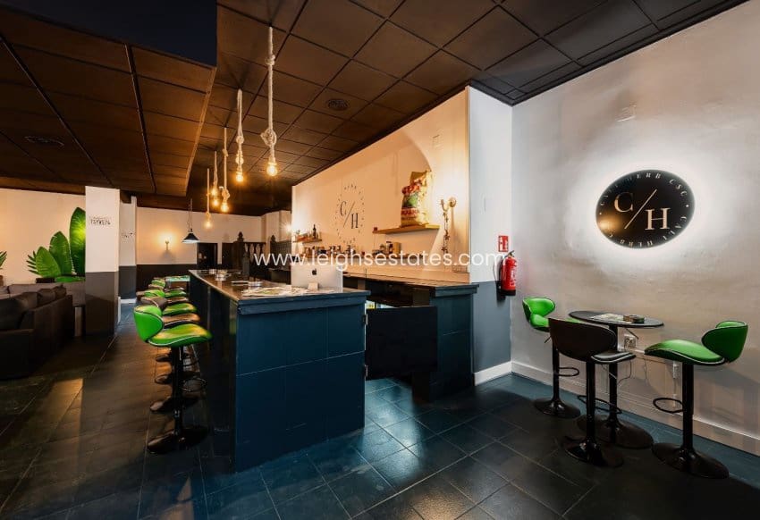 Commercial for sale in Torrevieja - € 199,000 (Ref: 9731474)