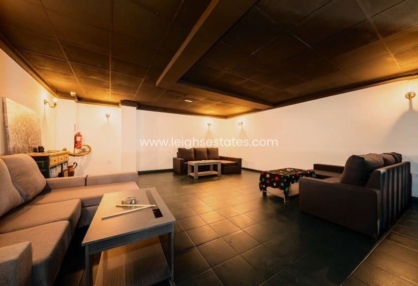 Commercial for sale in Torrevieja - € 199,000 (Ref: 9731474)