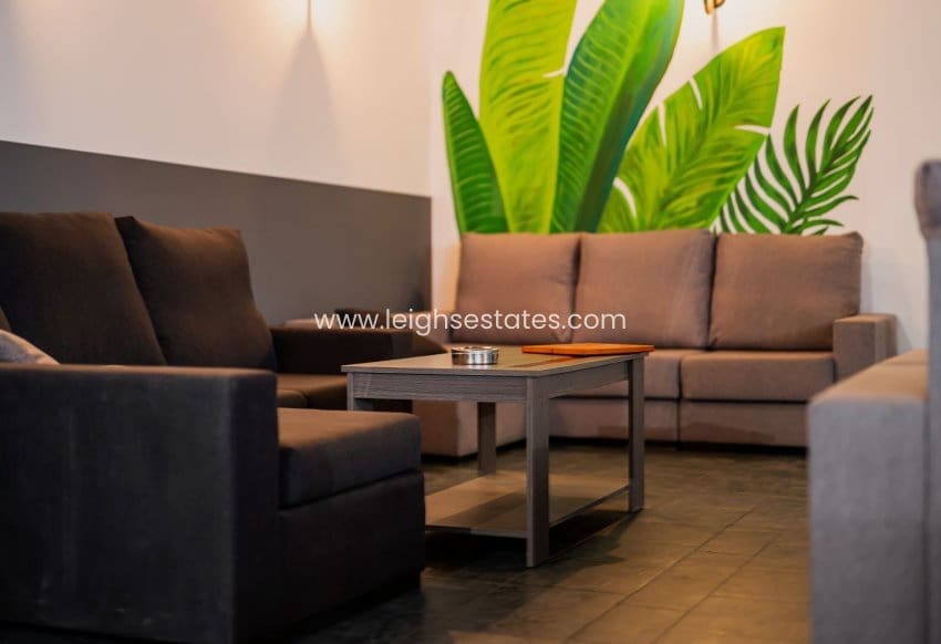 Commercial for sale in Torrevieja - € 199,000 (Ref: 9731474)