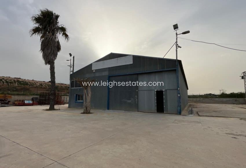 Commercieel te koop in Pilar de la Horadada - € 590.000 (Ref: 9772512)