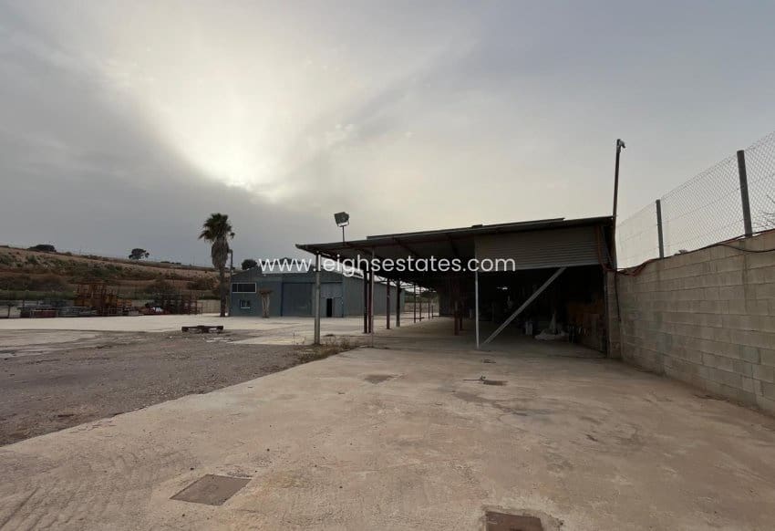 Commercieel te koop in Pilar de la Horadada - € 590.000 (Ref: 9772512)