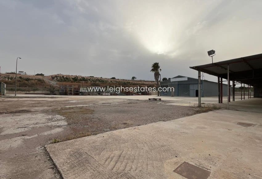 Commercieel te koop in Pilar de la Horadada - € 590.000 (Ref: 9772512)